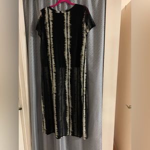 Top with extended length. Very nice model to wear it with jeans